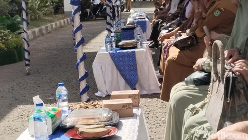 Penggunaan snack box dan botol plastik sekali pakai dalam kegiatan resmi Pemkot Bima, Senin, (8/9/2025).