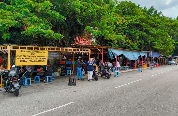 Penjual makanan kaki lima di Malaysia tutup