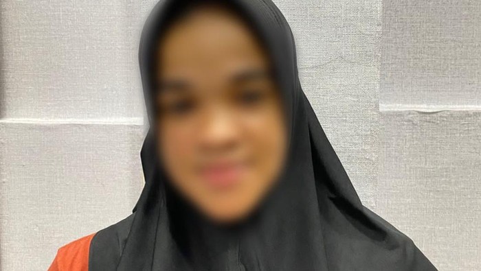 Perempuan inisial S alias P ditangkap karena simpan 4 kg sabu dan 155 ribu butir ekstasi. (Foto: Dittipidnarkoba Bareskrim Polri).