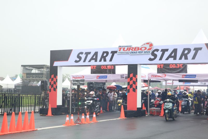 Pertamax Turbo Drag Fest (PTDF) 2025 seri II digelar di lapangan udara Lanud Wiriadinata, Tasikmalaya.