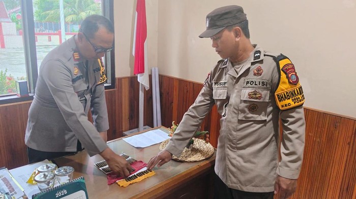Polisi mengamankan 59 butir amunisi yang ditemukan warga di dalam rumahnya.