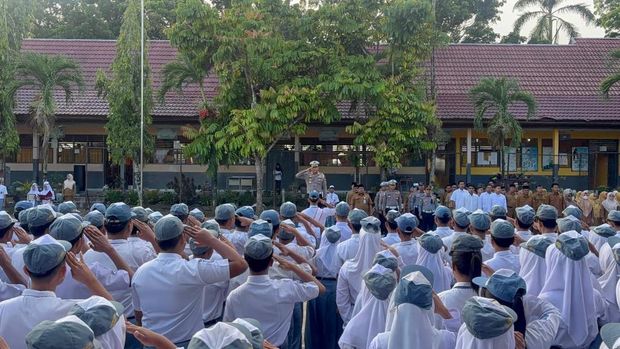Polres Kuansing turun ke sekolah memberikan edukasi keselamatan dan ketertiban berlalu lintas.