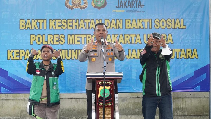 Polres Metro Jakarta Utara menggelar bakti sosial dan kesehatan untuk driver ojol, Senin (8/9/2025)
