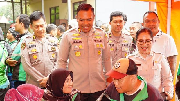 Polres Metro Jakarta Utara menggelar bakti sosial dan kesehatan untuk driver ojol, Senin (8/9/2025)