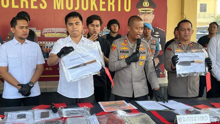 Polres Mojokerto gelar konferensi pers Alvi yang memutilasi pacarnya TAS.