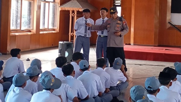 Binmas Polres Pasuruan Perkuat Kamtibmas Sejak Dini Melalui Sosialisasi ke Generasi Muda