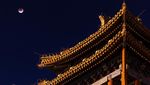 Potret Bulan Darah Langka Hiasi Langit Kota Terlarang Beijing