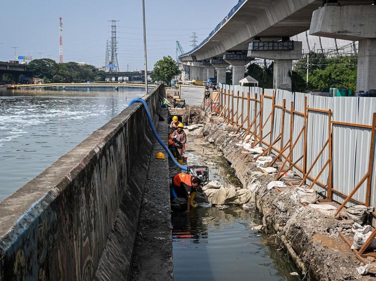 Proyek Tanggul Pengaman Pantai Pesisir Jakarta Dikebut