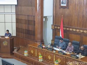 Giri Prasta Sebut Perda Keterbukaan Informasi Publik Jamin Hak Masyarakat