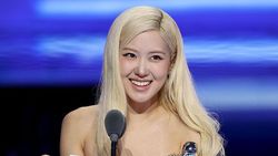 Rose BLACKPINK Cetak Sejarah Solois K-Pop di MTV VMAs