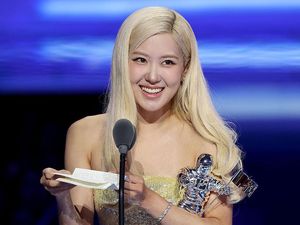 Rose BLACKPINK Wanita Tercantik Dunia 2025, Carmen Hearts2Hearts Top 50