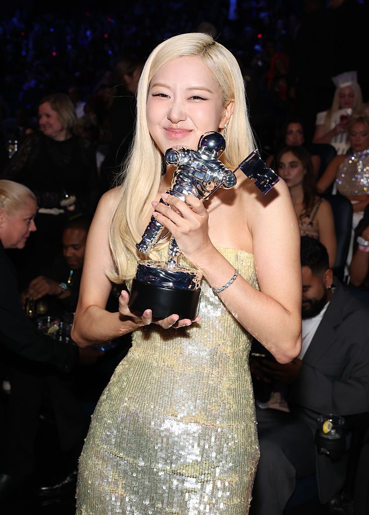 ELMONT, NEW YORK - SEPTEMBER 07: Rosé poses the Song of the Year Award for 
