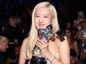 Bintang K-Pop yang Shining Shimmering Splendid Tahun Ini
