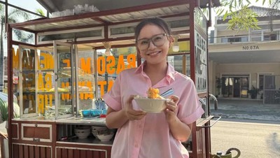 Ngelarisin Dagangan UMKM, Hati Rossa Terasa Penuh