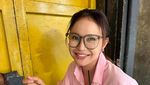 Ngelarisin Dagangan UMKM, Hati Rossa Terasa Penuh