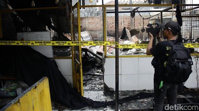 Ruko di Fatmawati Terbakar, Polisi Pasang Garis di Lokasi