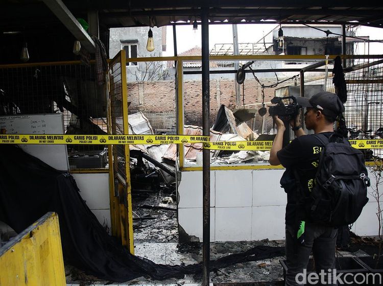 Ruko di Fatmawati Terbakar, Polisi Pasang Garis di Lokasi