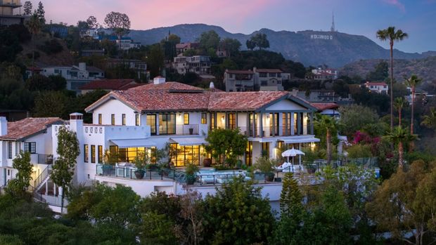Rumah baru Brad Pitt di Los Angeles, California, AS.