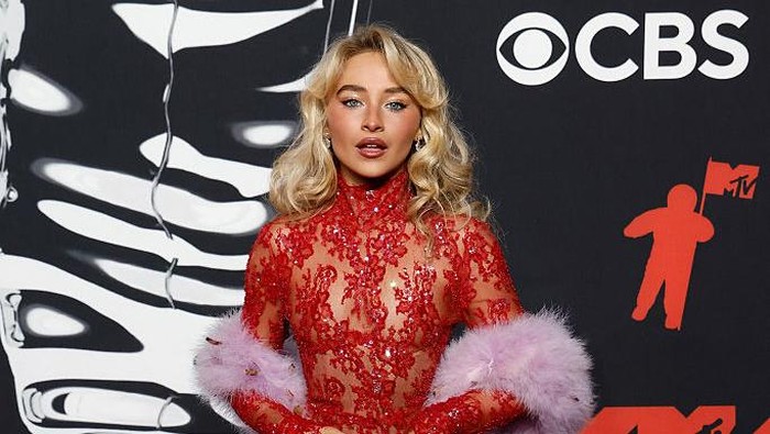 ELMONT, NEW YORK - SEPTEMBER 07: Sabrina Carpenter attends the 2025 MTV Video Music Awards at UBS Arena on September 07, 2025 in Elmont, New York. (Photo by Taylor Hill/WireImage)