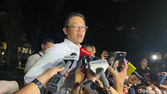 Sekjen Gerindra Sugiono di kediaman Presiden Prabowo di Jalan Kertanegara, Jaksel. (Dwi/detikcom)