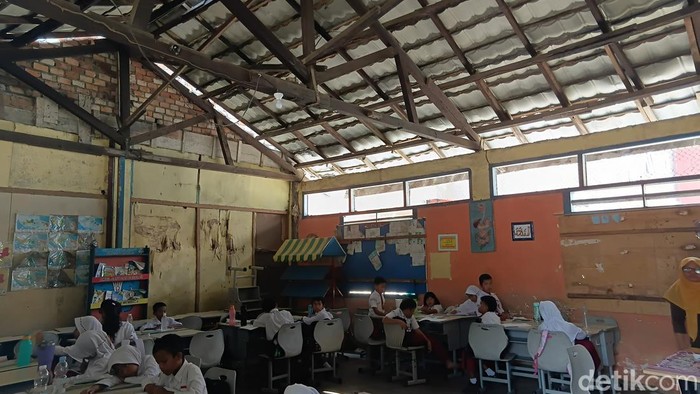 Sekolah SDN 89 Palembang rusak
