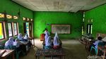 Potret Miris Siswa MTs di Sukabumi, Belajar di Bawah Bangunan Retak