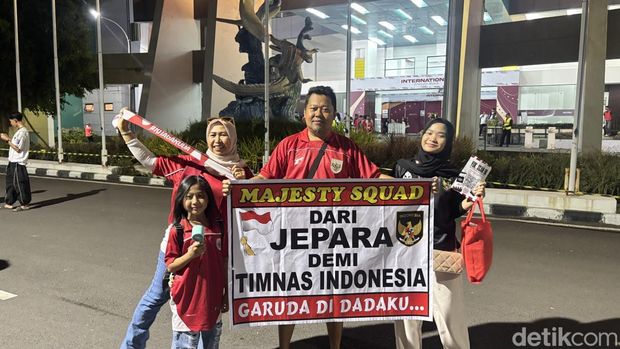 Suporter Indonesia mulai padati Stadion GBT