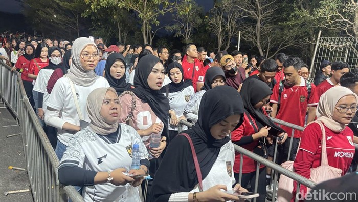 Suporter Indonesia mulai padati Stadion GBT