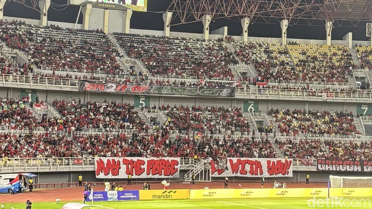 Atmosfer Gelora Bung Tomo membuat Thom Haye dan Kevin Diks terkesan. (Foto: Aprilia Devi/detikJatim)
