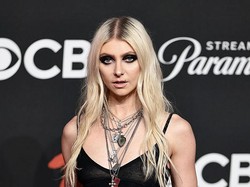 Foto: Perut Taylor Momsen Jadi Sorotan di MTV VMA 2025, Sixpack Sempurna