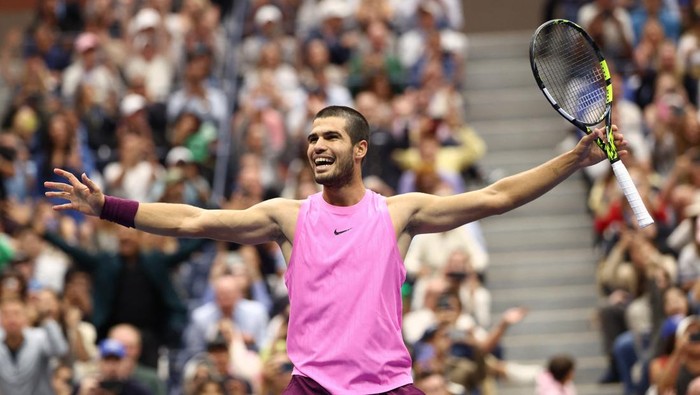 Tennis - U.S. Open - Flushing Meadows, New York, United States - September 7, 2025 Spains Carlos Alcaraz celebrates winning the mens singles final against Italys Jannik Sinner REUTERS/Kevin Lamarque