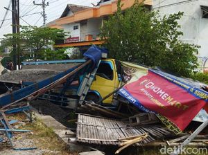 Tabrakan Beruntun di Jalur Lingkar Klaten, Truk Hantam Warung