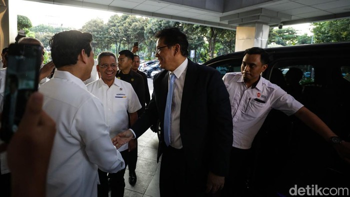 Purbaya Yudhi Sadewa langsung mendatangi Kementerian Keuangan (Kemenkeu) usai dilantik sebagai Menteri Keuangan menggantikan Sri Mulyani Indrawati. Kedatangannya pada Senin (8/9/2025) sore disambut oleh tiga wakil menteri keuangan dan jajaran eselon I.