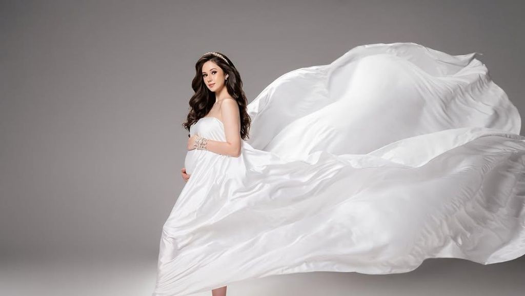 Kecantikan Vika Kolesnaya di Maternity Shoot Jadi Sorotan