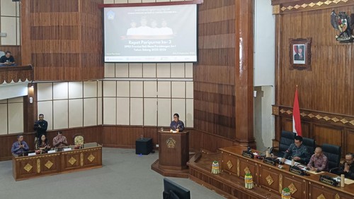 Wagub Bali, I Nyoman Giri Prasta, menyampaikan jawaban pandangan fraksi dalam Rapat Paripurna DPRD Bali ke-3 Masa Persidangan I di Kantor Gubernur Bali, Senin (8/9/2025). (Karsiani Putri/detikBali)