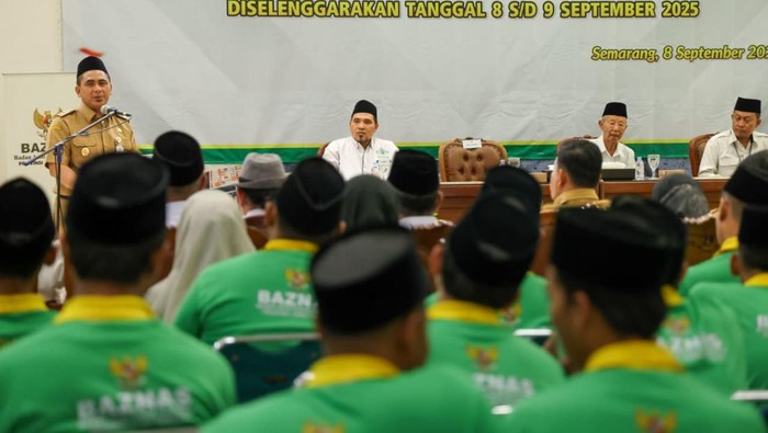 Wakil Gubernur Jateng, Taj Yasin Maimoen, saat menghadiri pelatihan sinematografi untuk santri di Masjid Agung Jateng pada Senin (8/9/2025).