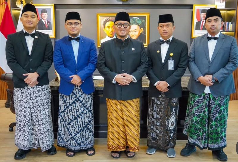 Wamen Haji Dahnil Anzar bersama BP Haji dalam balutan gaya pemuda STOVIA