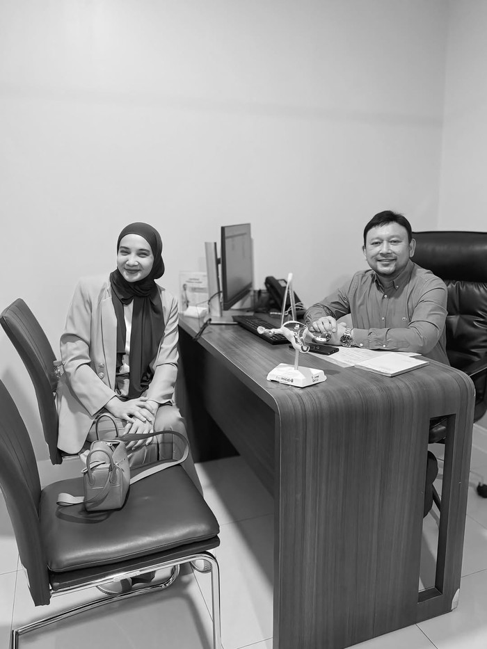 Zaskia Sungkar hamil anak kedua.
