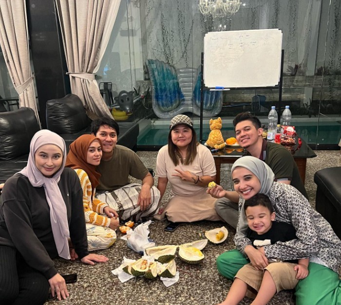Zaskia Sungkar Zaskia Sungkar