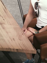 Photoshop terkadang dibutuhkan untuk menambah nilai estetika. Tapi kalau berlebihan jadinya kocak, sih.