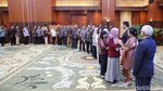 Air Mata Warnai Perpisahan Sri Mulyani dengan Jajaran Kementerian Keuangan
