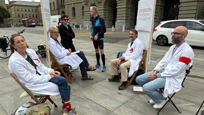 Doctors Michele Ghielmini, Brenno Balestra, Alessandra Guaita and Marco Franzi sit outside the Swiss Parliament building (Bundeshaus) at the start of their hunger strike over Gaza, calling on their government to apply targeted sanctions on Israel over its alleged violations of international law and to recognise a Palestinian state, in Bern, Switzerland, September 8, 2025.  REUTERS/Cecile Mantovani