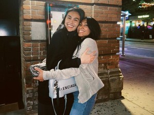 Video: Pelukan Hangat Agnez Mo dan Anggun C Sasmi