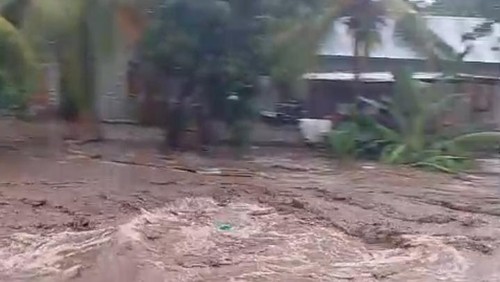 Banjir bandang di Kecamatan Mauponggo, Nagekeo, NTT, Senin (8/9/2025) sore. (Dok. Polsek Mauponggo)