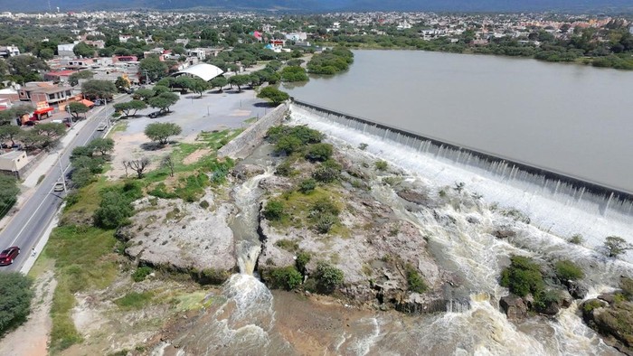 A drone view shows controlled venting being carried out at the Centenario Dam as water levels exceed capacity following heavy rains, in Tequisquiapan, Queretaro state, Mexico, September 8, 2025. REUTERS/Demian Sanchez