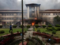 Demo di Nepal Chaos! Gedung-gedung Pemerintah Dibakar