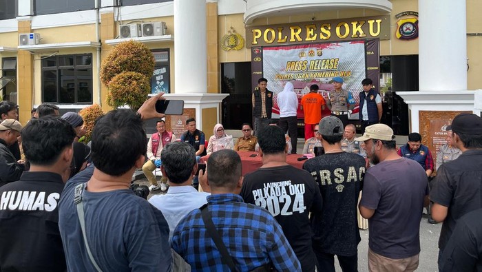 Polisu menggelar konfrensi pers penangkapan perusak fasilitas umum saat demo di DPRD OKU