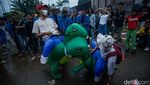 Dua Dinosaurus Pecahkan Suasana Demo Mahasiswa di DPR