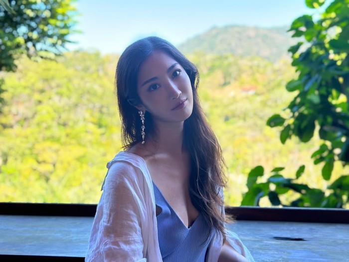 EJAE, penyanyi dan penulis lagu Korea-Amerika yang makin dikenal lewat suara menyanyinya untuk karakter Rumi dalam film Netflix K-Pop Demon Hunters.