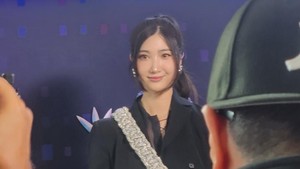 Kini EJAE gak cuma dikenal sebagai orang di balik sukses lagu-lagu idola K-Pop, tapi juga penyanyi dengan pencapaian di puncak tangga lagu Billboard. (Foto: dok. Instagram @ejae_k)